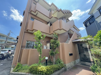 落ち着いた雰囲気の外観です