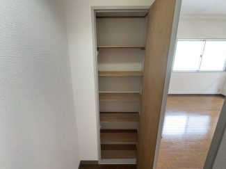 廊下にもストレージがあります