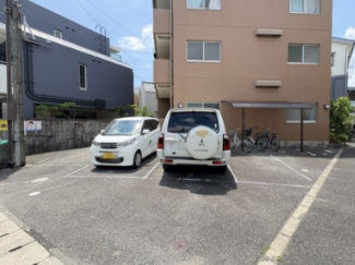 駐車場があるので、車を買う予定の方も安心です