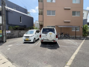 駐車場があるので、車を買う予定の方も安心です