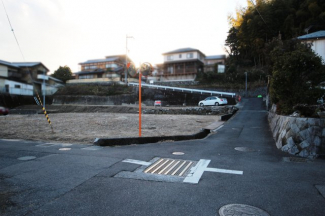 敷地北西から道路と隣地越し