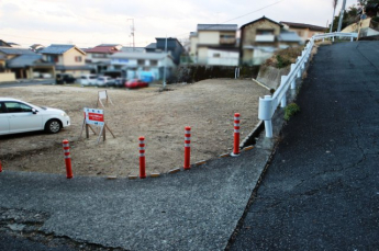 看板設置後、北側道路含む敷地