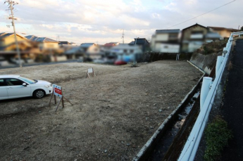 北東側道路からの見た目