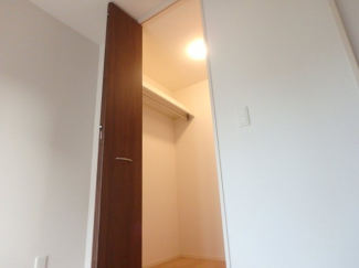 クローゼットに照明があります