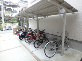 屋根付き駐輪スペースです