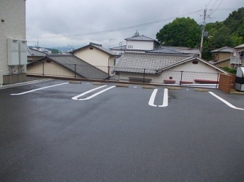 【駐車場】