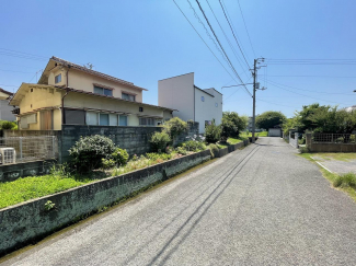 北側にも道路があるため開けています