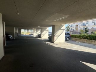 屋内駐車場です