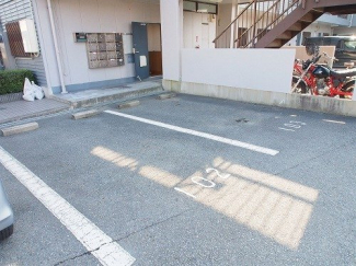 車をお持ちの方に嬉しい駐車場付きの物件です