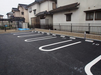車をお持ちの方に嬉しい駐車場付きの物件です