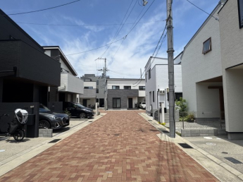 【前面道路含む現地写真】