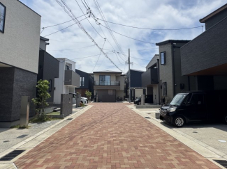 【前面道路含む現地写真】
