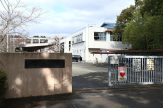 三田市立八景中学校まで620m