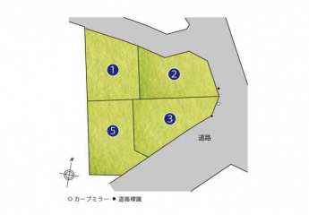 現地区画図。全４区画。南側道路は歩道が整備されており、通学な
