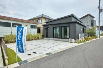 前面道路約６ｍで、車の出入りも楽に出来ます。高低差も無いため