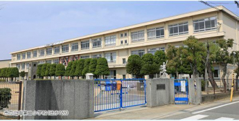 姫路市立広畑第二小学校まで320m