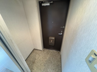毎日通る玄関はこちらです