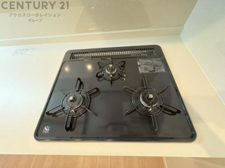 多数の調理器具を同時に使用でき、料理の効率化が可能。省エネで節約になり、様々な料理スタイルに適応できます。また、火力調整が独立しており、手入れや掃除もしやすく、今よりもっとお料理が楽しくなるかも。