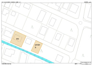 建物敷地と近隣の駐車・畑用土地のセット販売です