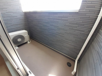 開放的で明るい空間を演出してくれるバルコニーです