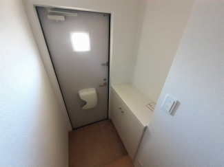 収納もある玄関です