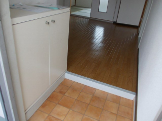 収納もある玄関です
