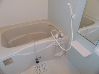コンパクトで使いやすいお風呂です