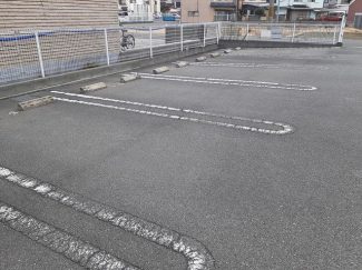 駐車場があるので、車を買う予定の方も安心です