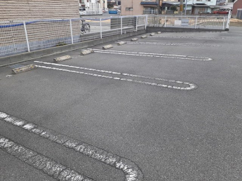 駐車場があるので、車を買う予定の方も安心です