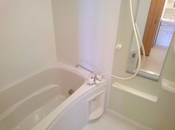 コンパクトで使いやすいお風呂です