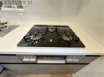 多数の調理器具を同時に使用でき、料理の効率化が可能。省エネで節約になり、様々な料理スタイルに適応できます。また、火力調整が独立しており、手入れや掃除もしやすく、今よりもっとお料理が楽しくなるかも。

