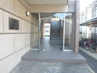 清潔なエントランスです