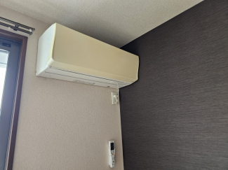 寝室にもエアコンがあります