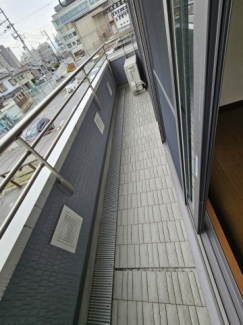 横に長いバルコニー