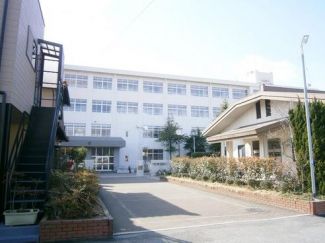 朝日中学校　徒歩18分♪
