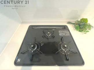 多数の調理器具を同時に使用でき、料理の効率化が可能。省エネで節約になり、様々な料理スタイルに適応できます。また、火力調整が独立しており、手入れや掃除もしやすく、今よりもっとお料理が楽しくなるかも。