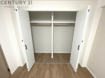 衣類やアクセサリー、小物類の収納が便利で整理整頓がしやすく、部屋の美観を保ちつつ、スペースを最大限に活用できます。衣服のしわやダメージを防ぎ、長持ちさせることができます。