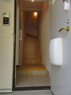 毎日通る玄関はこちらです