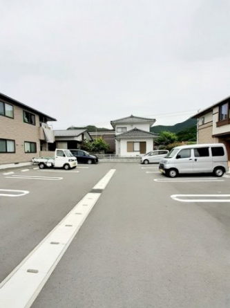 車をお持ちの方に嬉しい駐車場付きの物件です