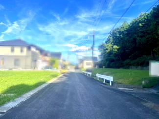 【前面道路含む現地写真】