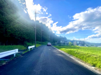 【前面道路含む現地写真】