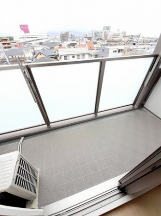 お洗濯にも便利なバルコニー付き