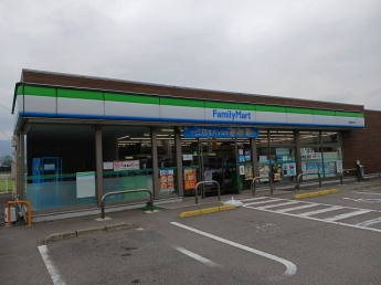 ファミリーマート東温南方店様まで600m