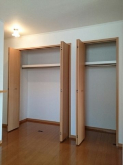 明るい色調の室内です