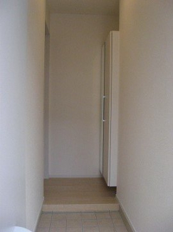 収納もある玄関です