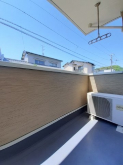 バルコニーからの眺めを楽しみながら食事をしませんか