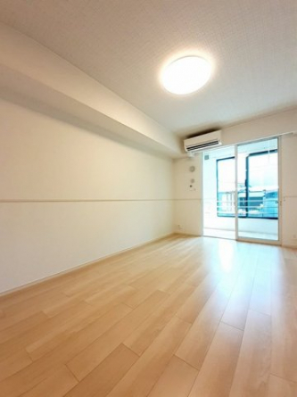 明るい色調の室内です