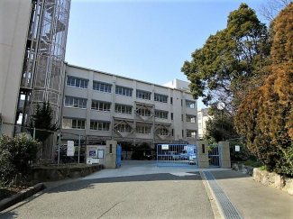 神戸市立垂水中学校まで1990m