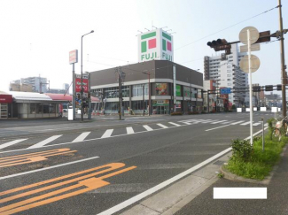 フジ本町店まで443m