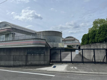 松山市立窪田小学校まで700m